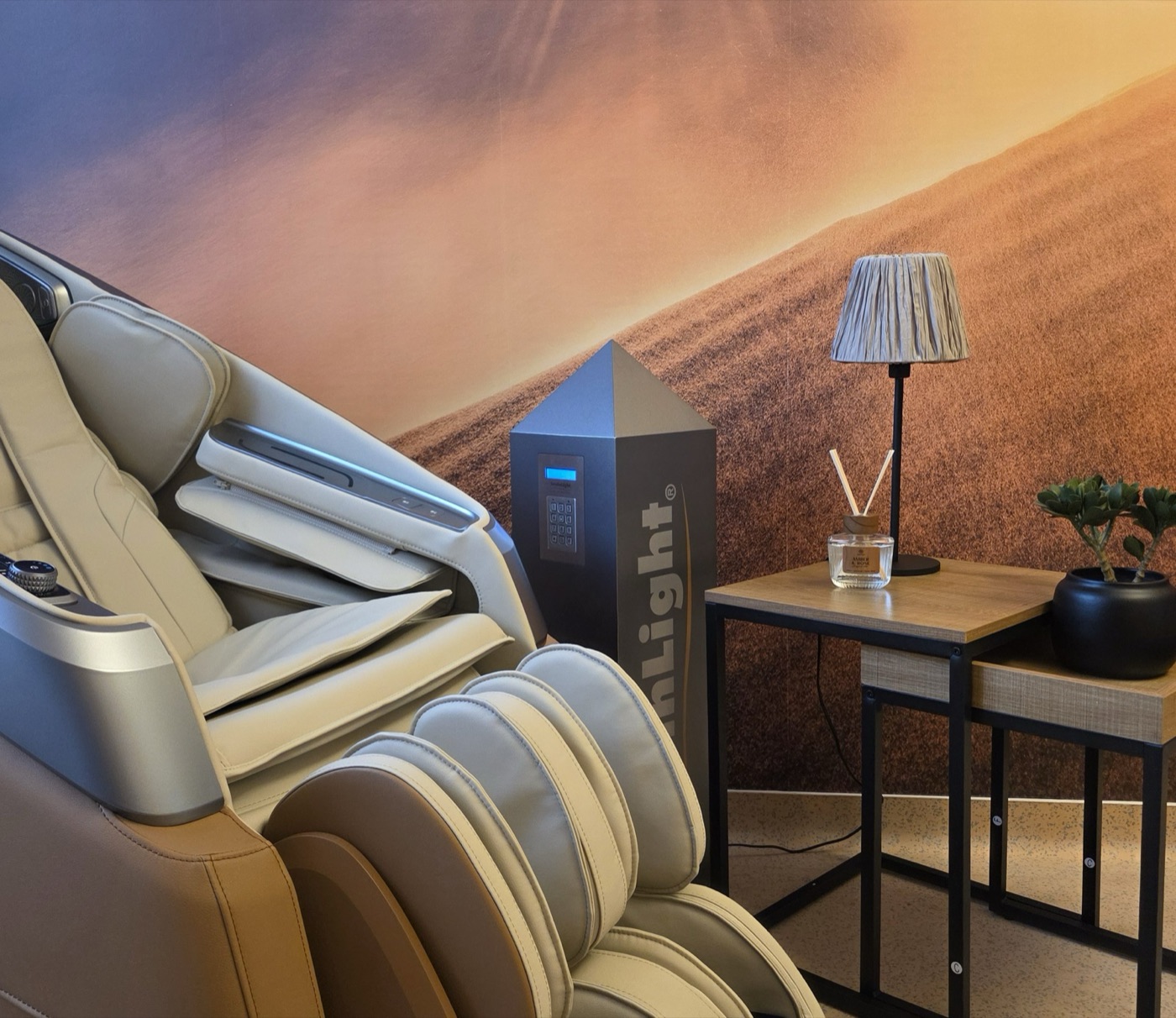 Close-up of the brainLight chair with the control column and the side table in the relaxation room